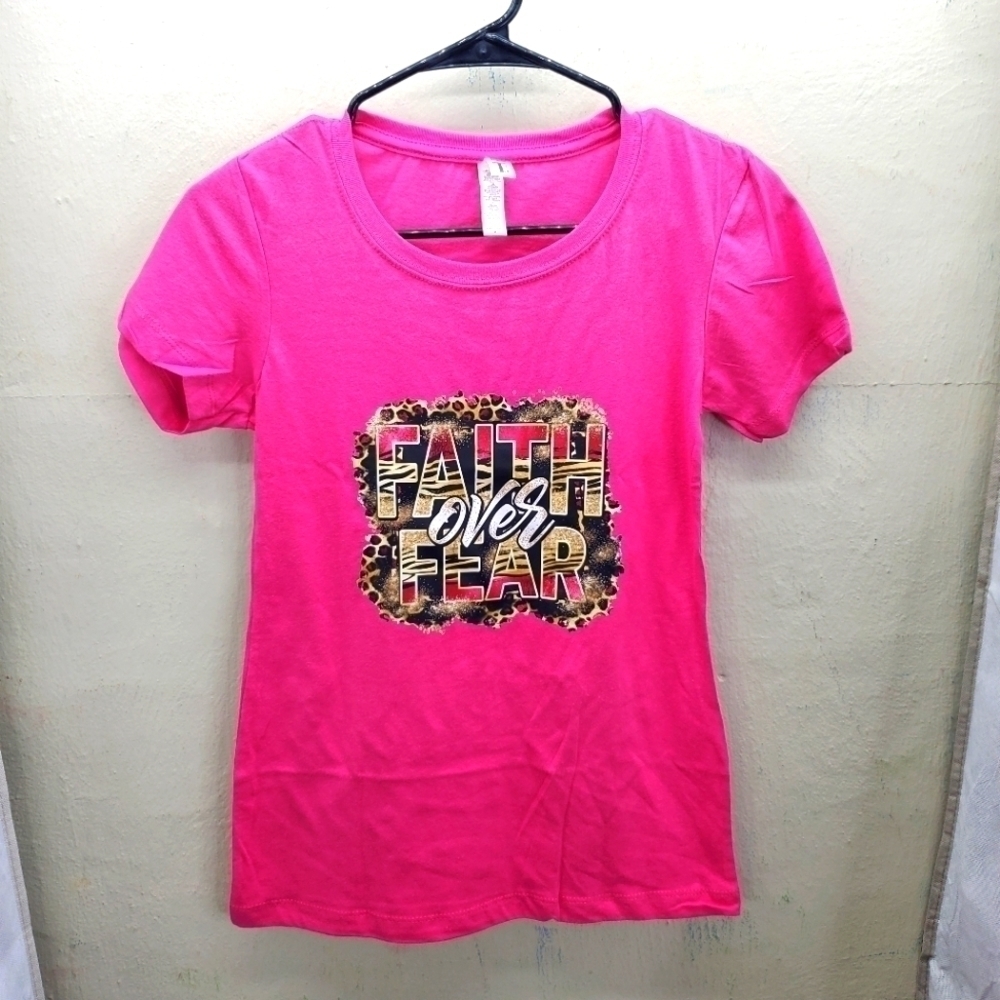 Faith Over Fear Short Sleeve Women's Size Small T Shirt Pink NEW
